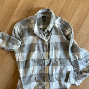 Gray and white women’s flannel shirt